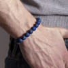 Lapis lazuli náramek na ruku