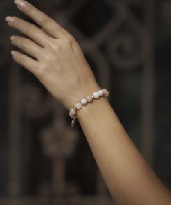 Dámský náramek na ruku z kamenů