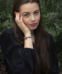 Gris dámský náramek na ruce