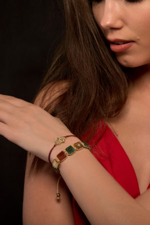 Sňůrkový náramek Ruka Hamsa červená