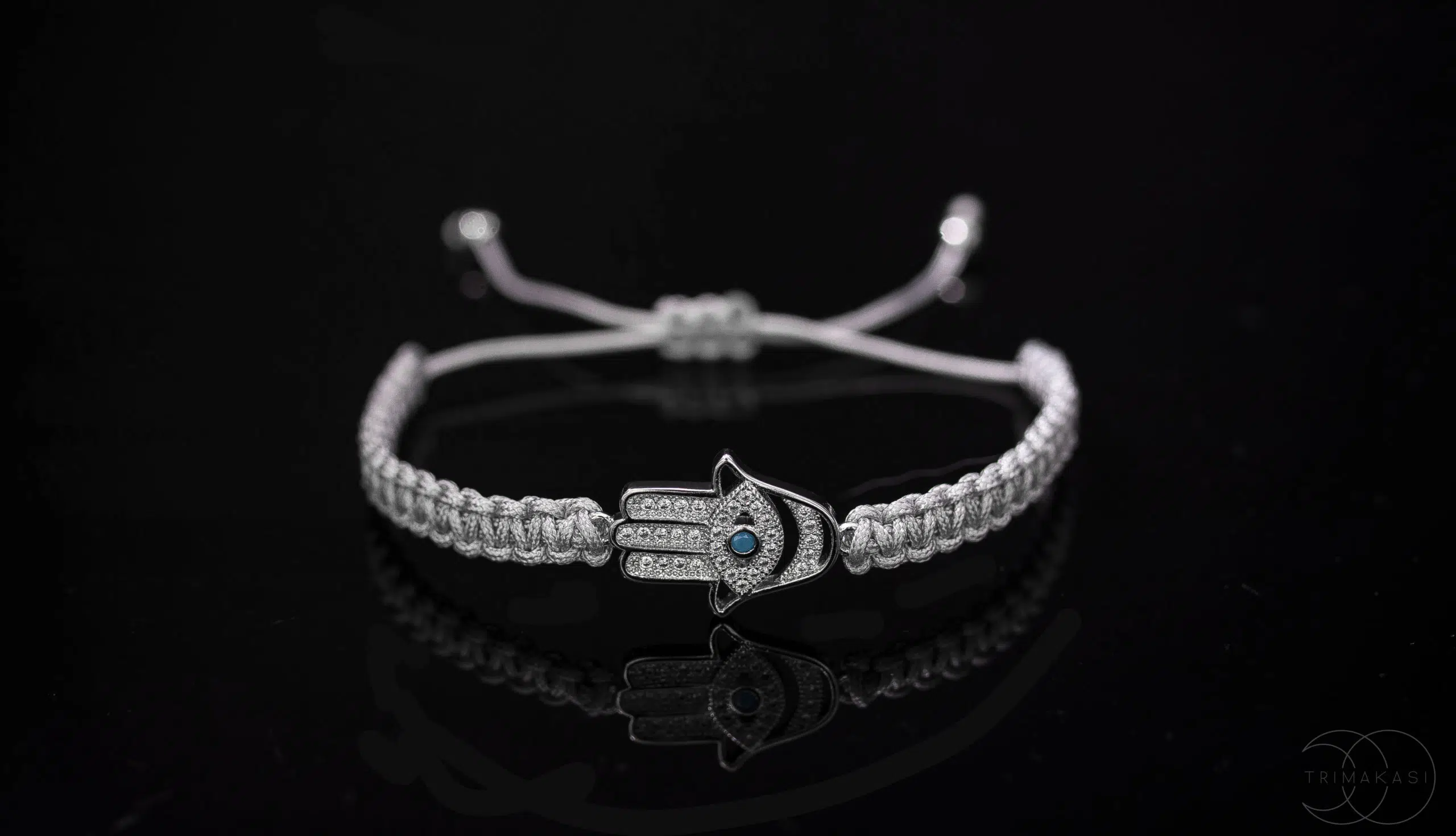 Macrame náramek Ruka Hamsa stříbrná