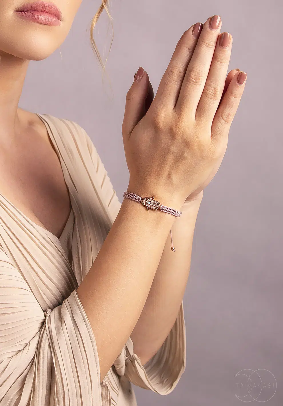 Macrame náramek Ruka Hamsa
