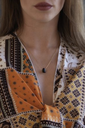 Dámský náhrdelník se surovým Turmalínem