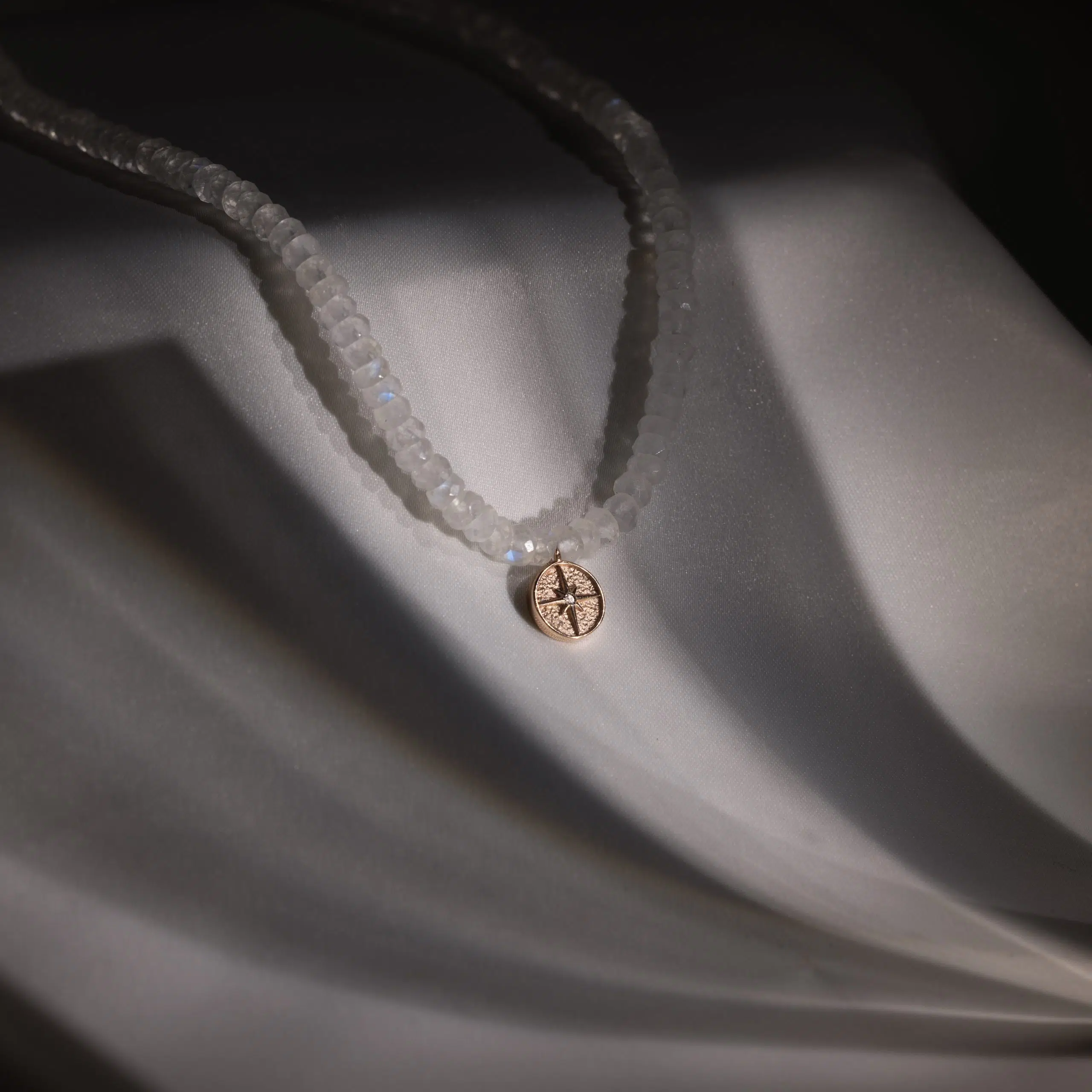 Choker náhrdelník Měsíční kámen se Severkou - Obrázek 4