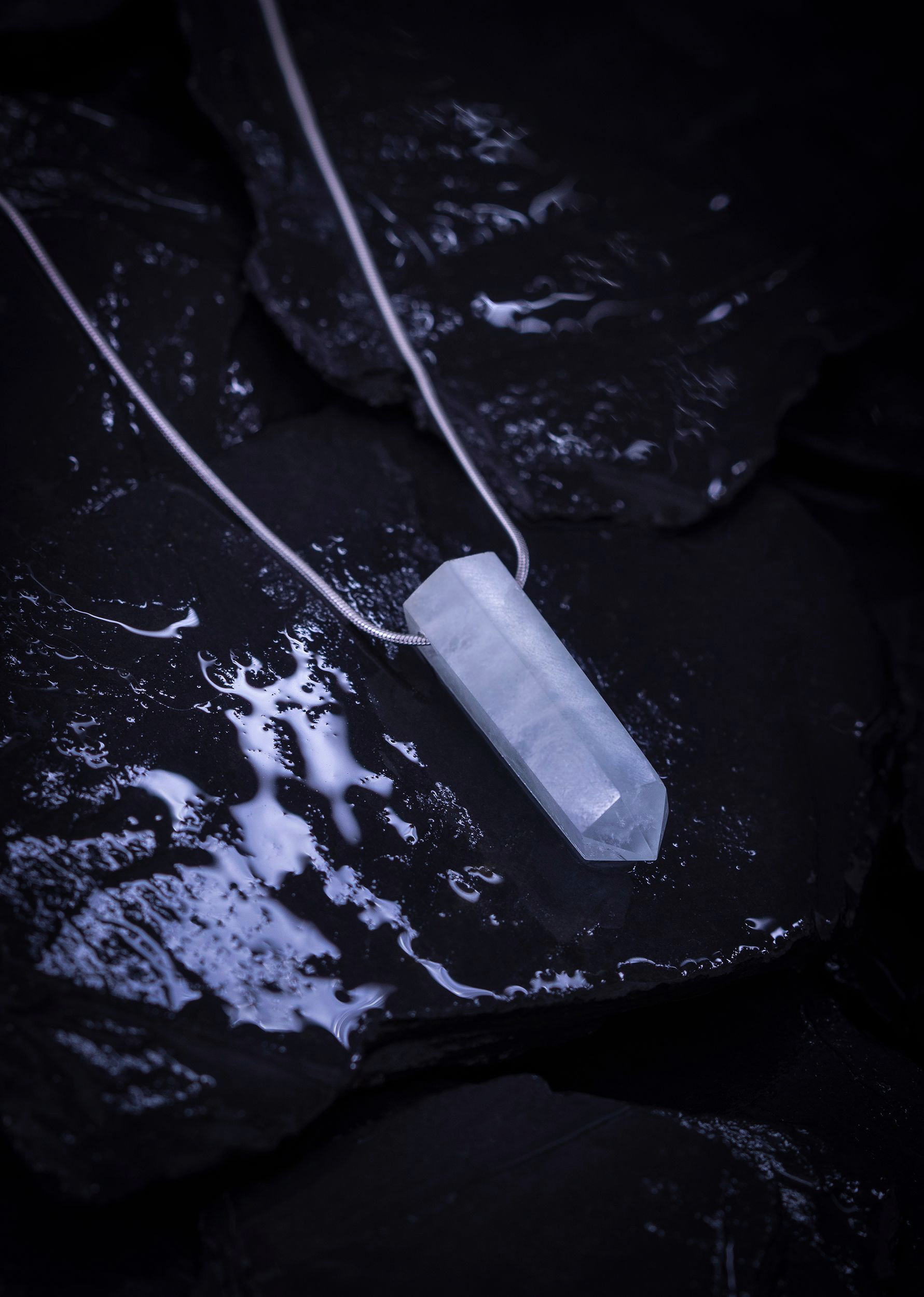 Náhrdelníky s krystaly