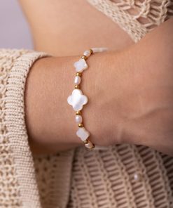 Šňůrkový náramek s čtyřlístky