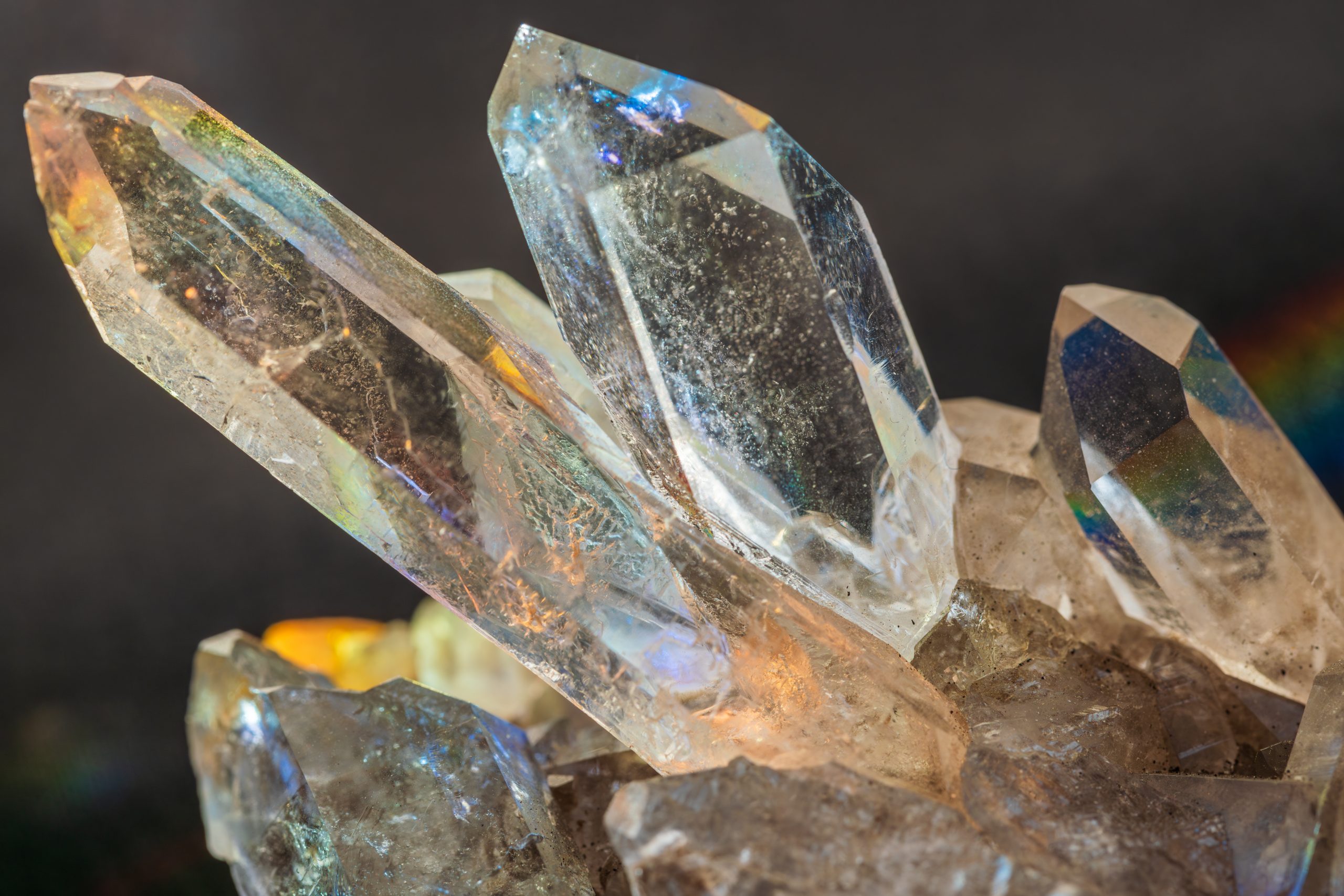 Jaký je rozdíl mezi křišťálem a sklem?